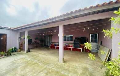 Imagem: A casa possui 2 Dormitórios, 1 Banheiro, 3 Vagas na garagem