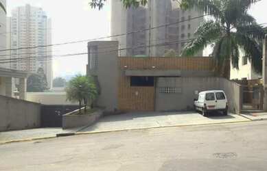 Imagem: O depósito possui 5 Vagas na garagem, 963m² de Área e está