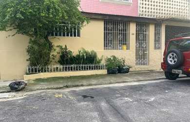 Imagem: A casa possui 3 Dormitórios, 2 Banheiros, 125m² de Área e