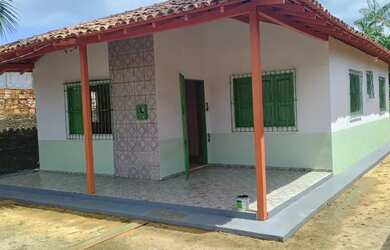 Imagem: A casa possui 3 Dormitórios, 2 Banheiros, 5 Vagas na garagem