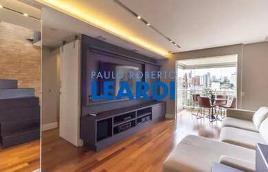 Imagem: O apartamento possui 1 Dormitório, 3 Banheiros, 2 Vagas na