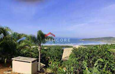 Imagem: A casa possui 5 Dormitórios, 5 Banheiros, 3 Vagas na garagem