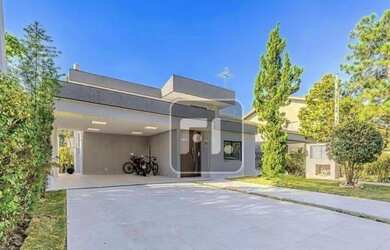 Imagem: A casa em condomínio possui 5 Dormitórios, 5 Banheiros, 4