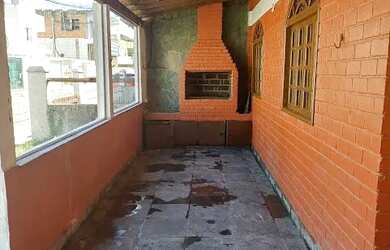 Imagem: A casa possui 2 Dormitórios, Acomodam 5 pessoas, 1 Vaga na