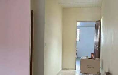 Imagem: A casa possui 2 Dormitórios, 2 Banheiros, 3 Vagas na garagem