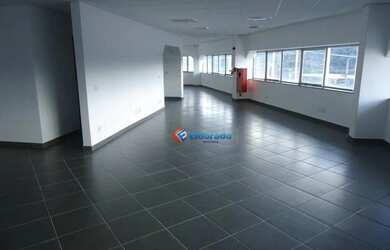 Imagem: O depósito possui 4882m² de Área e está localizado em Distrito