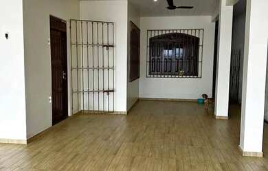 Imagem: A casa possui 2 Dormitórios, 2 Banheiros, 2 Vagas na garagem