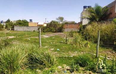 Imagem: O terreno possui 420m² de Área e está localizado em Peró