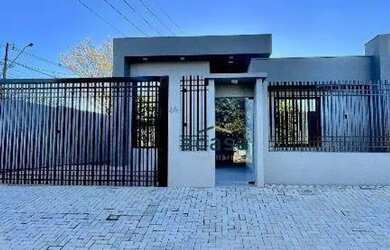 Imagem: A casa possui 3 Dormitórios, 1 Banheiro, 3 Vagas na garagem