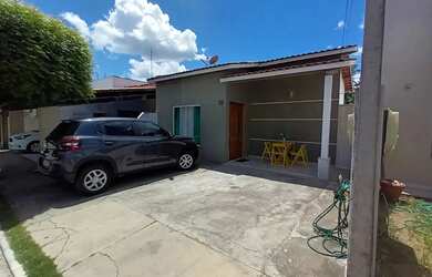 Imagem: A casa em condomínio possui 3 Dormitórios, 2 Banheiros, 2