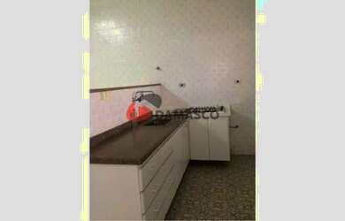 Imagem: A casa possui 3 Dormitórios, 2 Banheiros, 5 Vagas na garagem