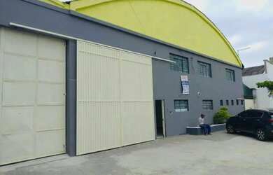 Imagem: O depósito possui 5 Vagas na garagem, 800m² de Área e está