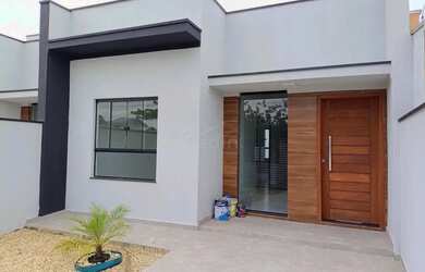 Imagem: A casa possui 2 Dormitórios, 2 Banheiros, 1 Vaga na garagem