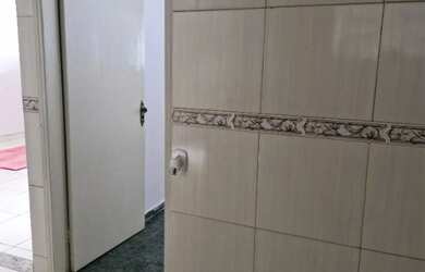 Imagem: A casa possui 3 Dormitórios, 2 Banheiros, 5 Vagas na garagem