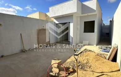 Imagem: A casa possui 3 Dormitórios, 1 Banheiro, 1 Vaga na garagem