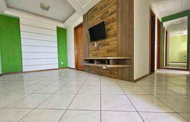 Imagem: O apartamento possui 3 Dormitórios, 1 Banheiro, 2 Vagas na