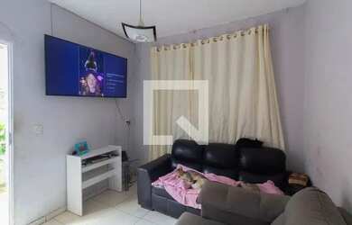 Imagem: A casa à venda possui 2 Dormitórios, 1 Banheiro, 3 Vagas na