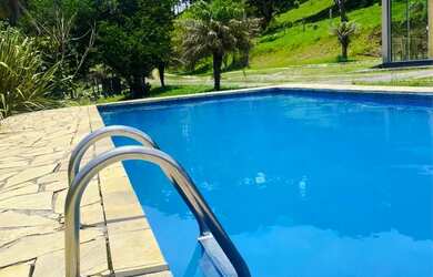 Imagem: A pousada chalé possui 1 Dormitório, Acomodam 4 pessoas, 1