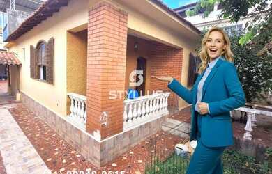 Imagem: A casa possui 3 Dormitórios, 2 Banheiros, 5 Vagas na garagem