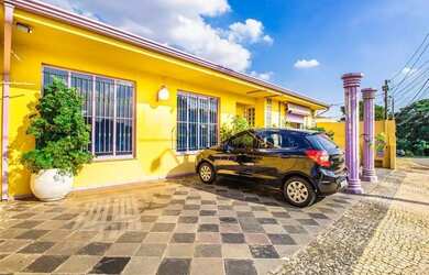 Imagem: O depósito à venda possui 5 Vagas na garagem e 220m² de Área