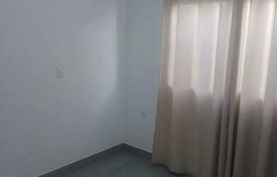 Imagem: A casa possui 3 Dormitórios, 2 Banheiros, 4 Vagas na garagem