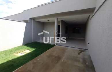 Imagem: A casa à venda possui 3 Dormitórios, 2 Banheiros, 2 Vagas