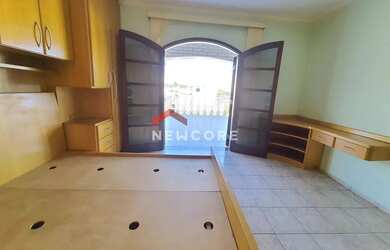 Imagem: A casa possui 2 Dormitórios, 3 Banheiros, 2 Vagas na garagem