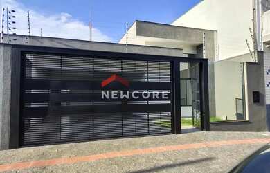 Imagem: A casa possui 3 Dormitórios, 3 Banheiros, 2 Vagas na garagem