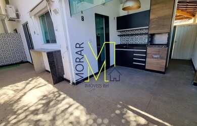 Imagem: A casa possui 3 Dormitórios, 3 Banheiros, 2 Vagas na garagem