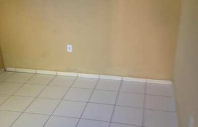 Imagem: A casa possui 1 Dormitório, 1 Banheiro e está localizado