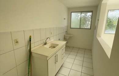 Imagem: O apartamento possui 2 Dormitórios, 1 Banheiro, 1 Vaga na garagem