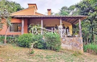 Imagem: A casa em condomínio possui 5 Dormitórios, 3 Banheiros, 5