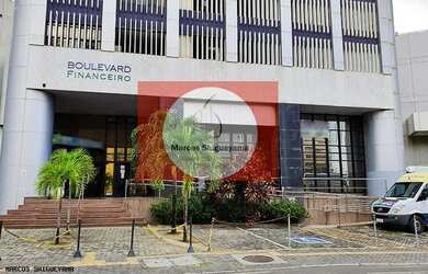 Imagem: O depósito possui 5 Vagas na garagem e 4301m² de Área e está