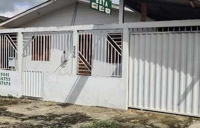 Imagem: A casa possui 4 Dormitórios, 3 Banheiros, 1 Vaga na garagem