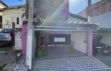 Imagem: A casa possui 4 Dormitórios, 4 Banheiros, 2 Vagas na garagem