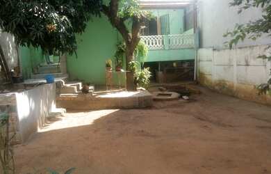 Imagem: A casa possui 2 Dormitórios, 2 Banheiros, 2 Vagas na garagem