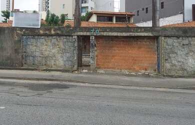 Imagem: A casa possui 5 Dormitórios, 4 Banheiros, 750m² de Área e