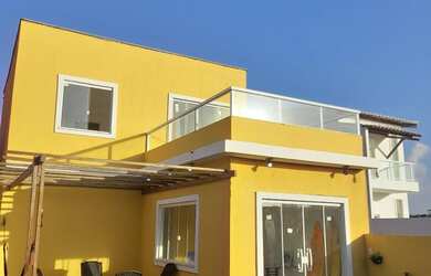 Imagem: A casa em condomínio possui 3 Dormitórios, 1 Banheiro, 2 Vagas