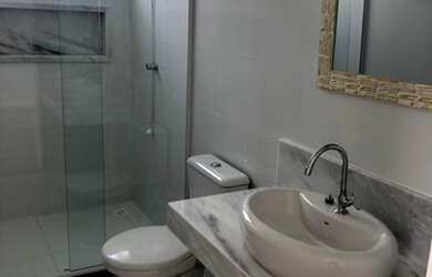 Imagem: A casa em condomínio possui 4 Dormitórios, 4 Banheiros, 300m²