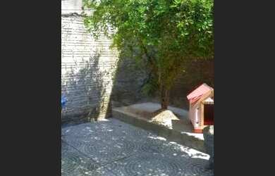 Imagem: A casa possui 1 Dormitório, 1 Banheiro, 1 Vaga na garagem e