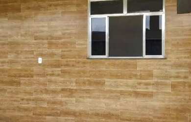 Imagem: A casa possui 1 Dormitório, 1 Banheiro, 1 Vaga na garagem