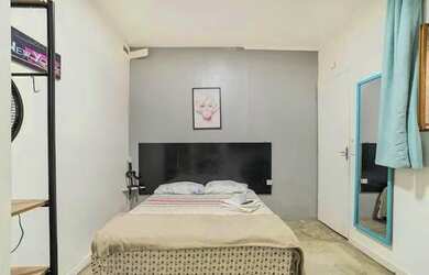 Imagem: A casa possui 2 Dormitórios, 2 Banheiros, 2 Vagas na garagem