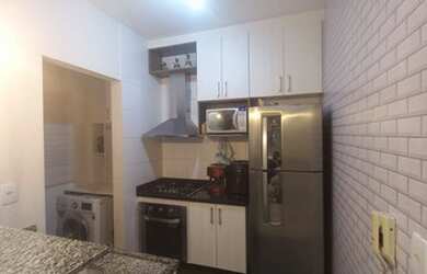 Imagem: O apartamento possui 2 Dormitórios, 1 Banheiro, 1 Vaga na garagem