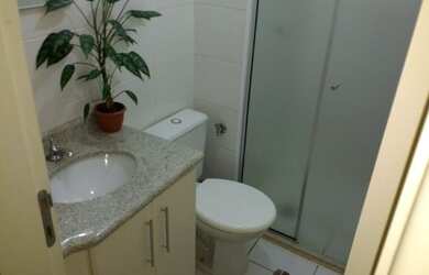 Imagem: O apartamento possui 2 Dormitórios, 1 Banheiro, 1 Vaga na garagem