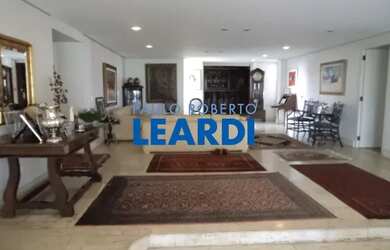 Imagem: O apartamento possui 4 Dormitórios, 5 Banheiros, 4 Vagas na