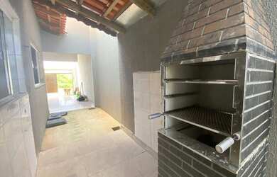 Imagem: A casa possui 2 Dormitórios, 1 Banheiro, 2 Vagas na garagem