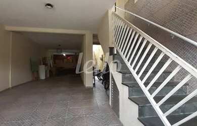 Imagem: A casa possui 3 Dormitórios, 2 Banheiros, 4 Vagas na garagem