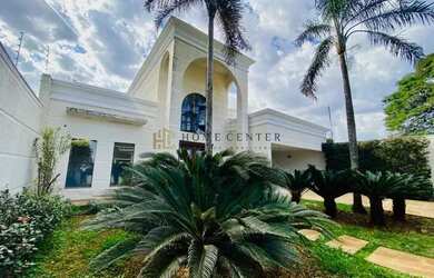 Imagem: A casa possui 5 Dormitórios, 4 Banheiros, 4 Vagas na garagem