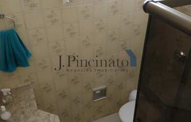 Imagem: A casa possui 2 Dormitórios, 1 Banheiro, 2 Vagas na garagem