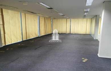 Imagem: O depósito possui 2 Vagas na garagem, 1.550m² de Área e